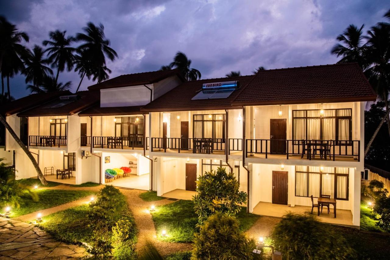 Green Parrot Beach Resort Tangalle Dış mekan fotoğraf
